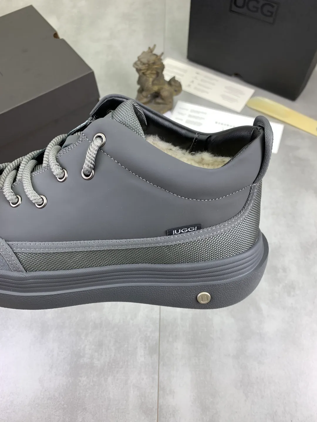 Men's shoes 💰P640 New arrival 🆕🆕🆕 IUGGI Latest fashion products Super cool new thick-soled bread shoes Outdoor sports shoes non-slip and shock-absorbing Ultra-light first-layer cowhide Wear-resistant and stain-resistant Fine texture Australian imported wool lining Comfortable and soft Breathable and non-smelly feet Model: 669-01 Size: 39-44